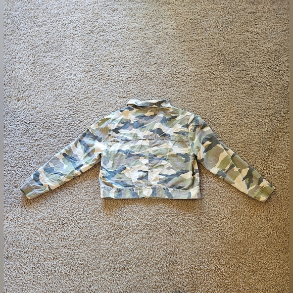Divided Cropped Button-Front Camouflage Jacket, Size Medium - Picture 7 of 8